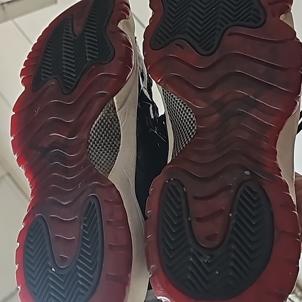 Jordan 11s - Picture 4 of 7